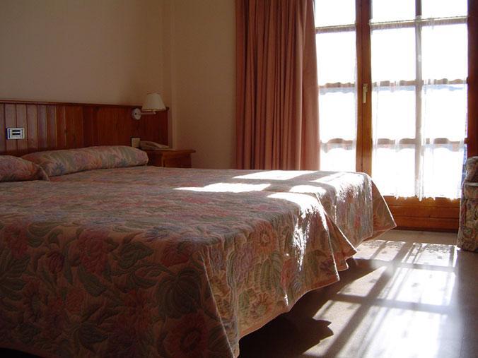 Hotel Anaya Puente La Reina de Jaca Zimmer foto